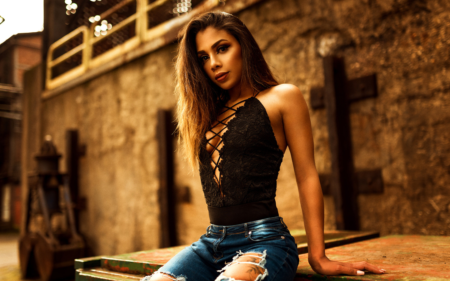 women, tanned, miro hofmann, portrait, depth of field, sitting, tattoo, torn jeans, pink nails, eyeliner