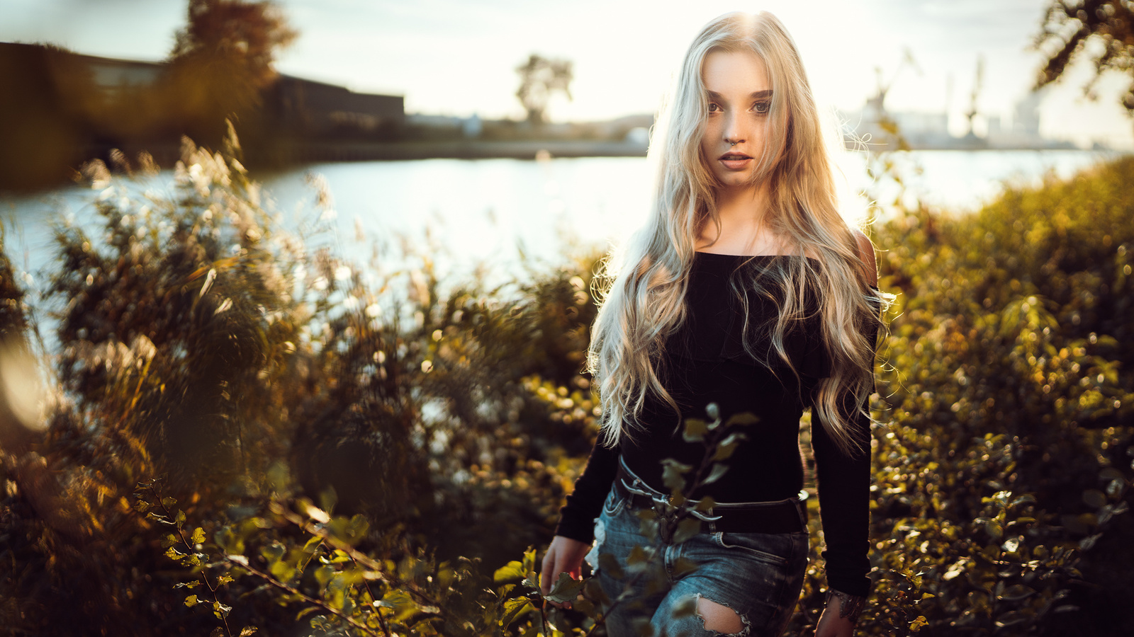 women, blonde, nose rings, torn jeans, long hair, river, andreas joachim lins, depth of field, women outdoors