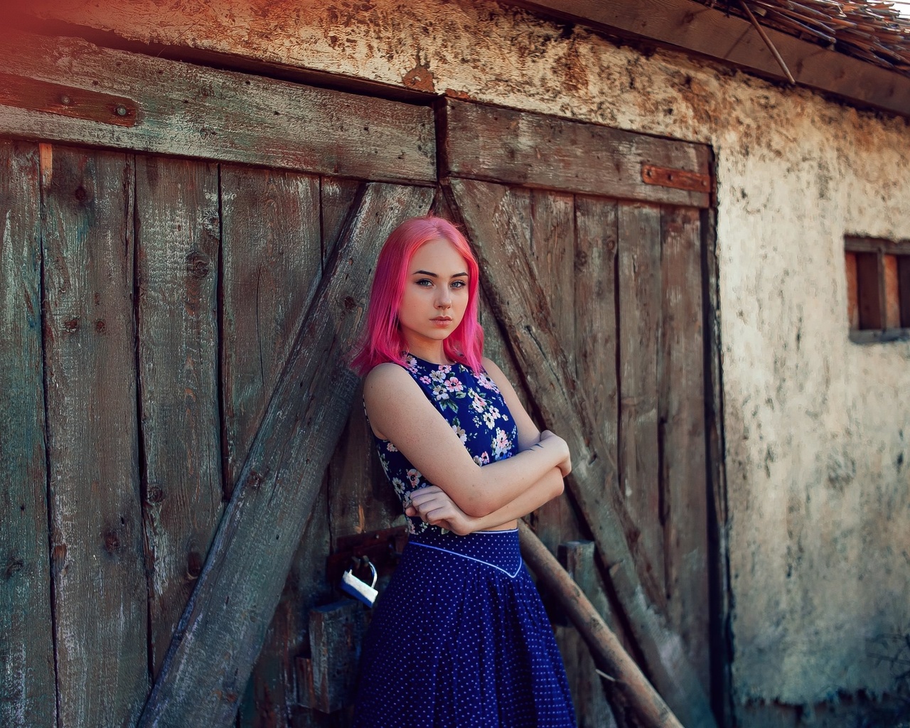 women, pink hair, portrait, skirt, arms crossed, dyed hair