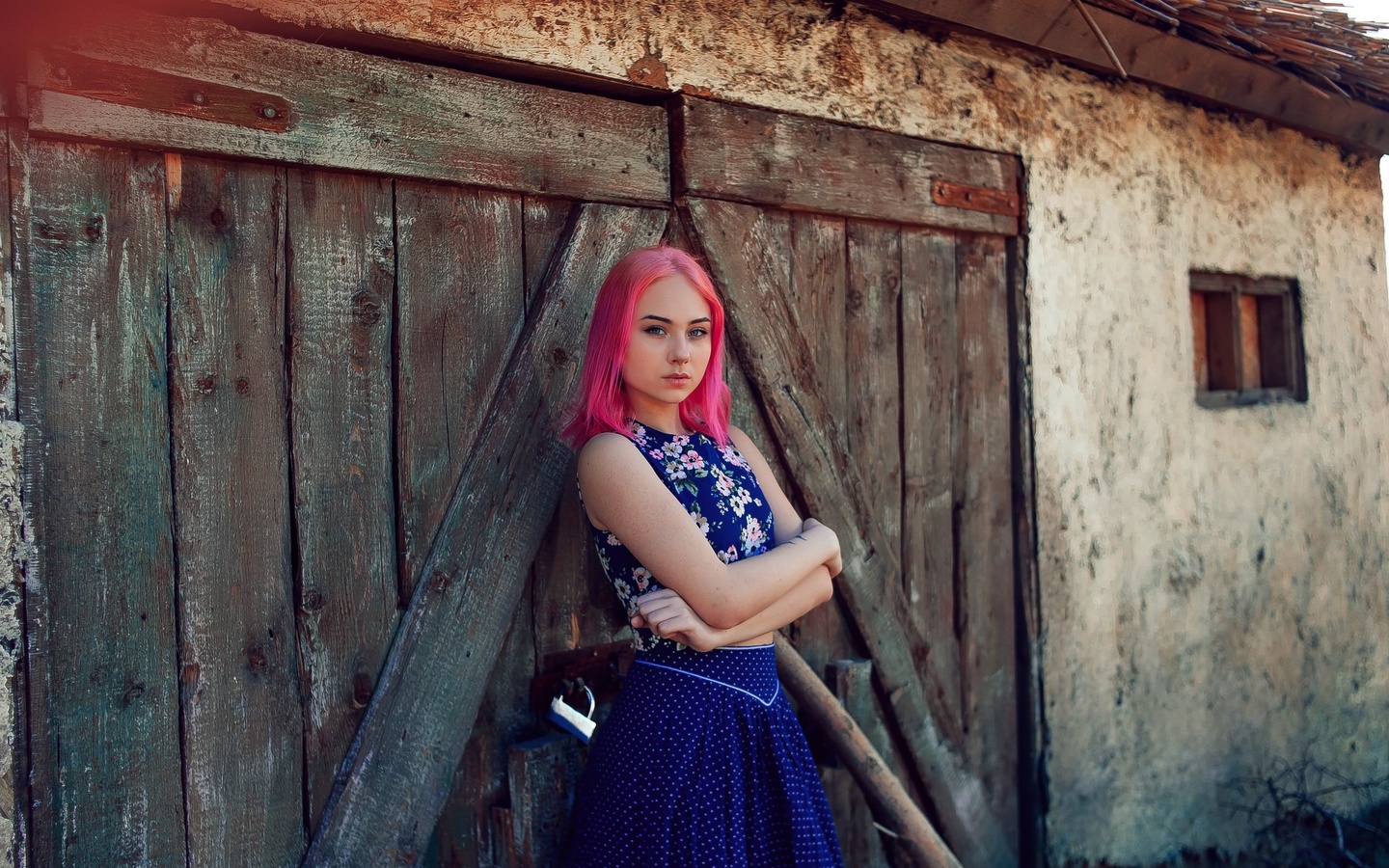 women, pink hair, portrait, skirt, arms crossed, dyed hair