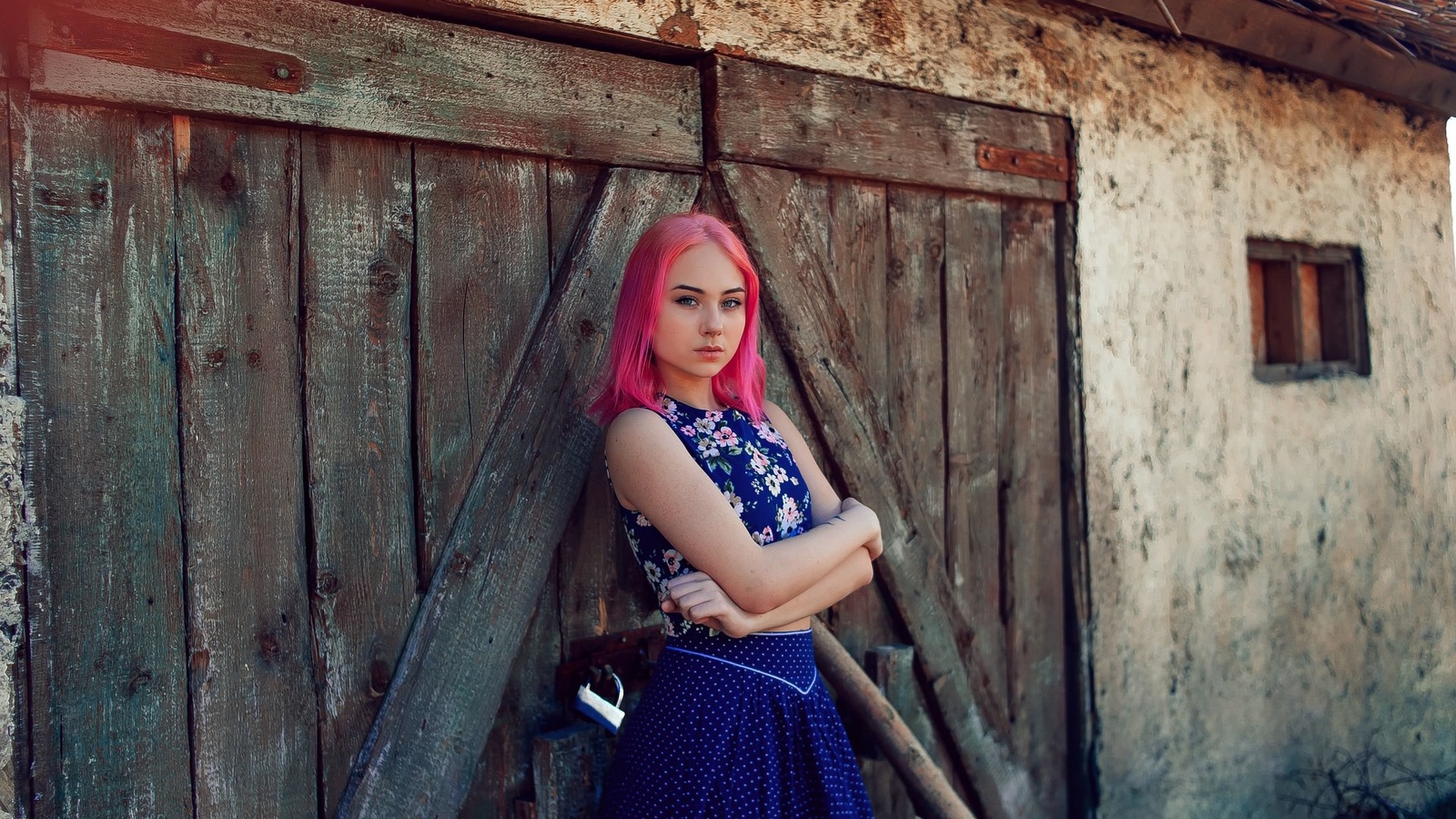 women, pink hair, portrait, skirt, arms crossed, dyed hair