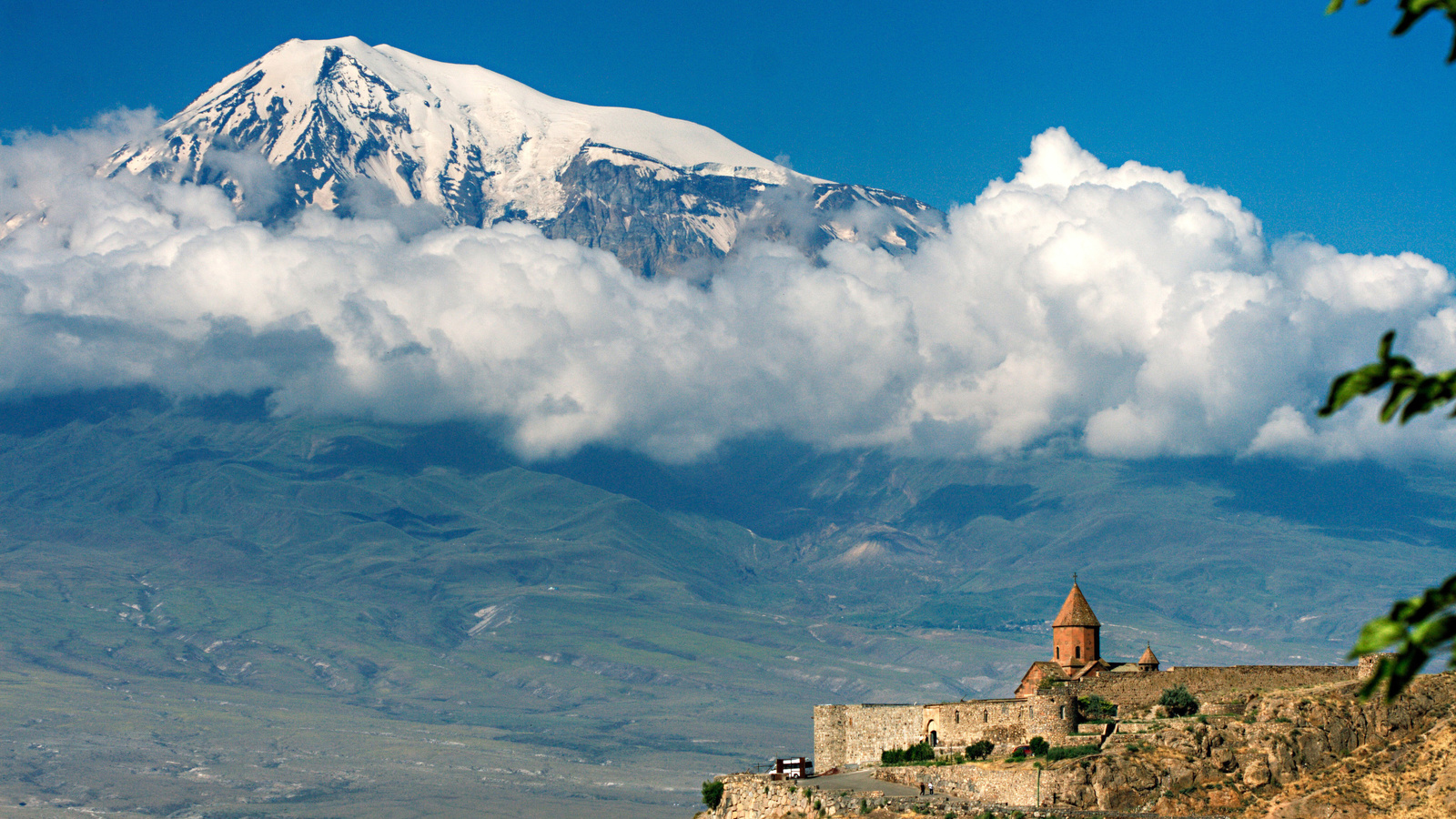 photo, the sky, valley, mountains, top, mountain, nature, clouds, the slopes, hill, peak, castle, snow