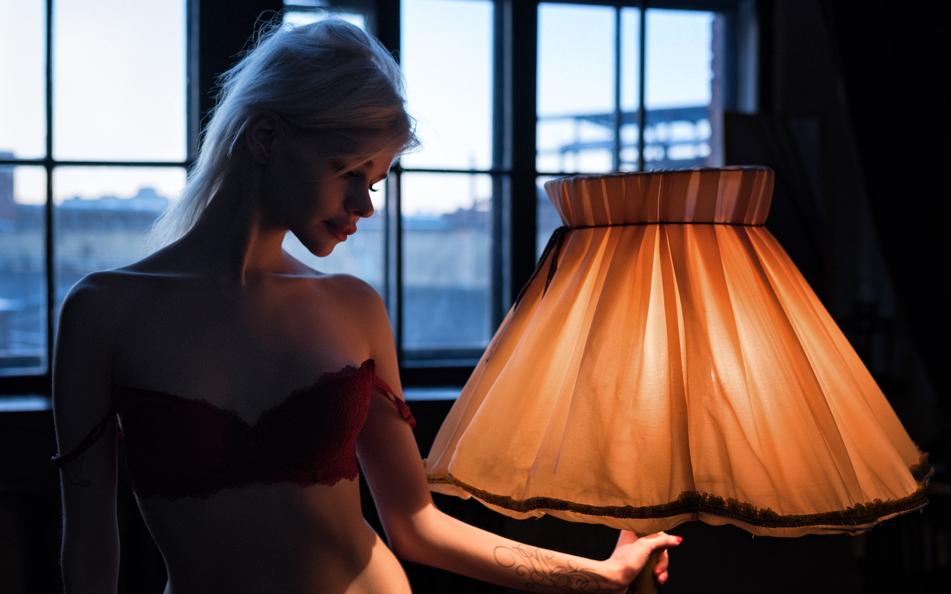 women, blonde, belly, red nails, red bra, lamp, pierced navel, portrait