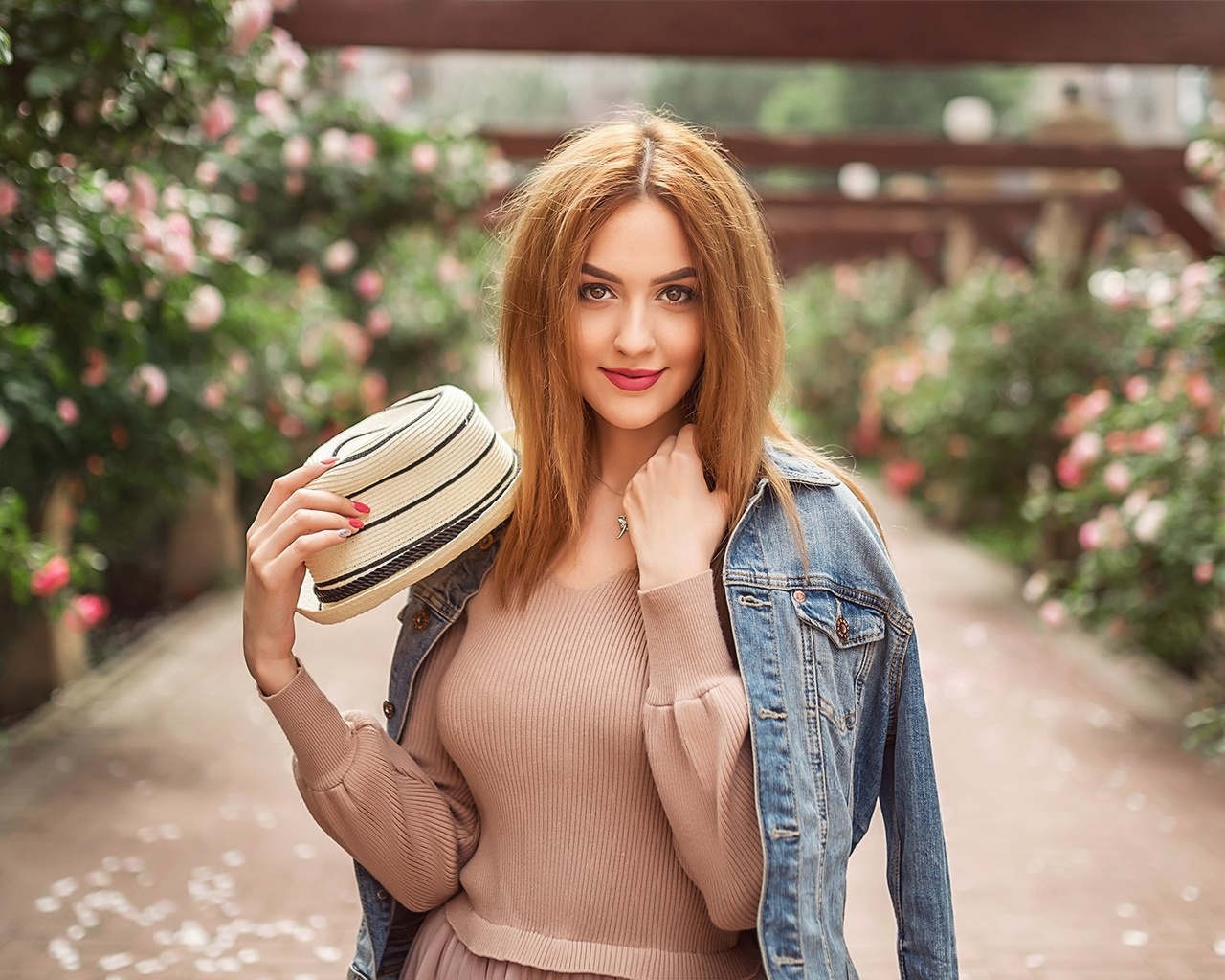 women, portrait, hat, kristina kardava, smiling, women outdoors, necklace, depth of field