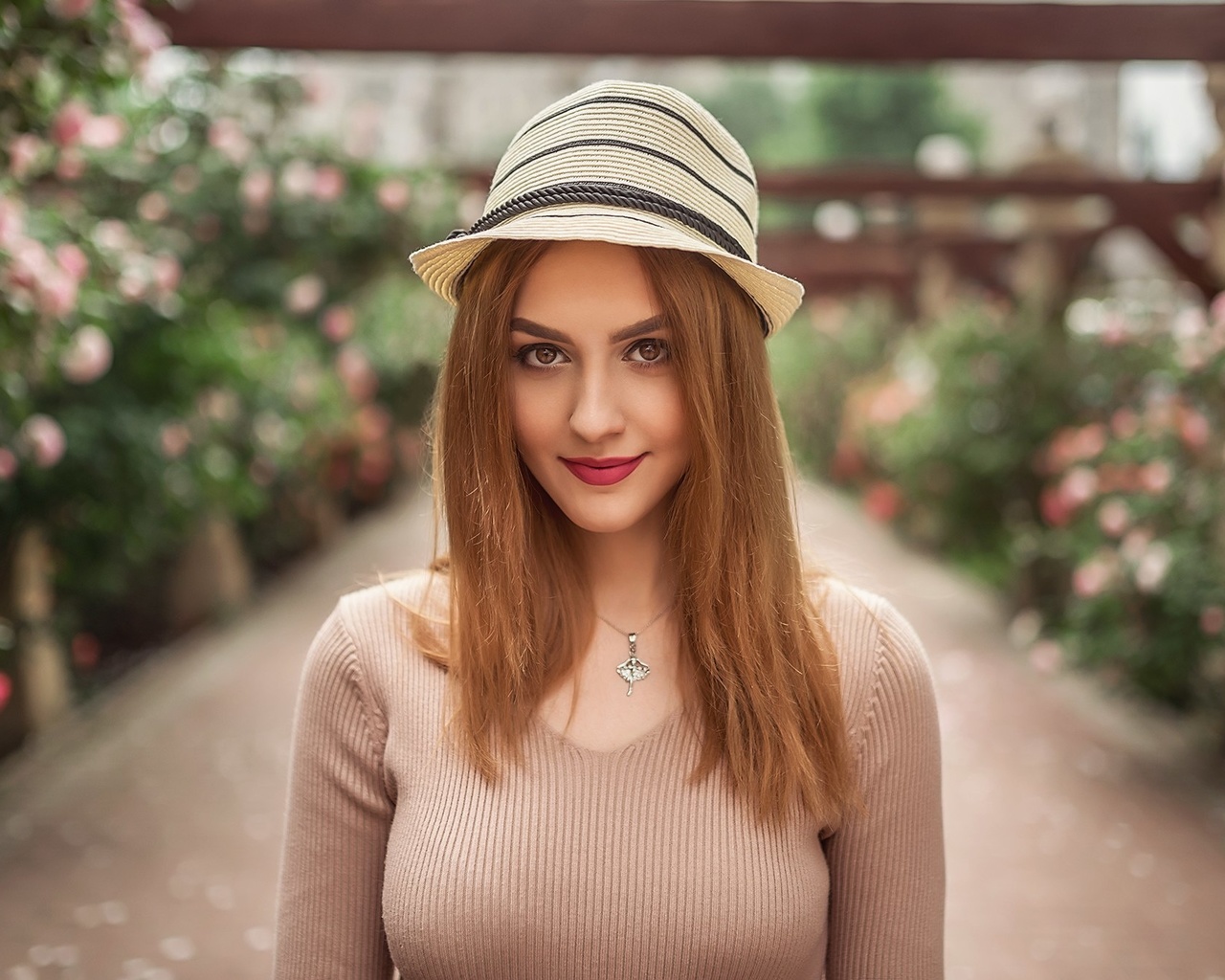 women, portrait, hat, kristina kardava, smiling, women outdoors, necklace, depth of field