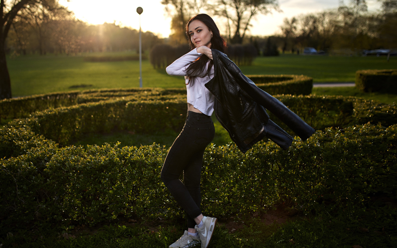 women, jeans, sneakers, nike, smiling, leather jackets, trees, women outdoors, sunset