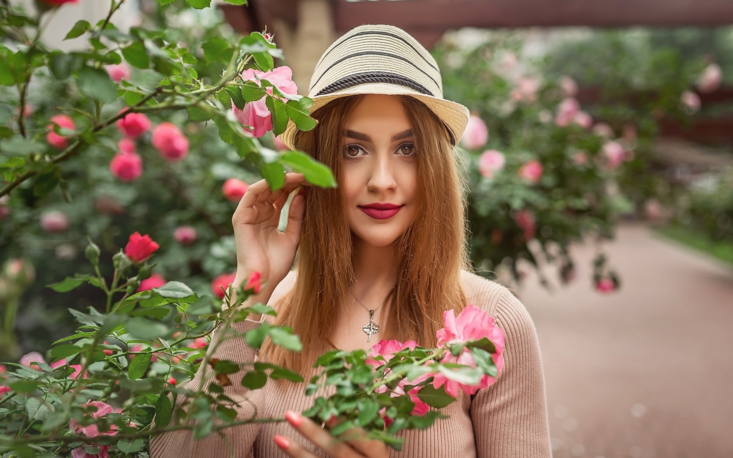 women, portrait, hat, kristina kardava, smiling, women outdoors, necklace, depth of field