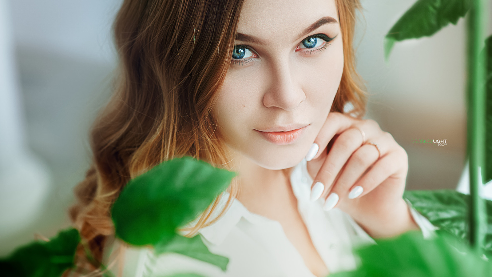 women, blonde, portrait, blue eyes, plants, eyeliner, white nails