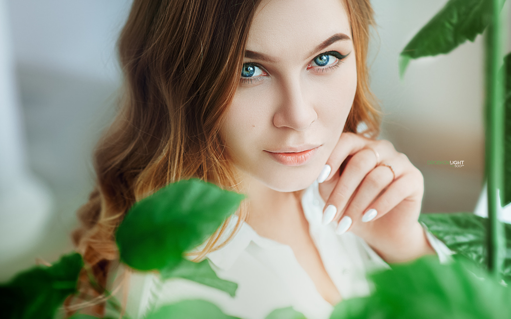 women, blonde, portrait, blue eyes, plants, eyeliner, white nails