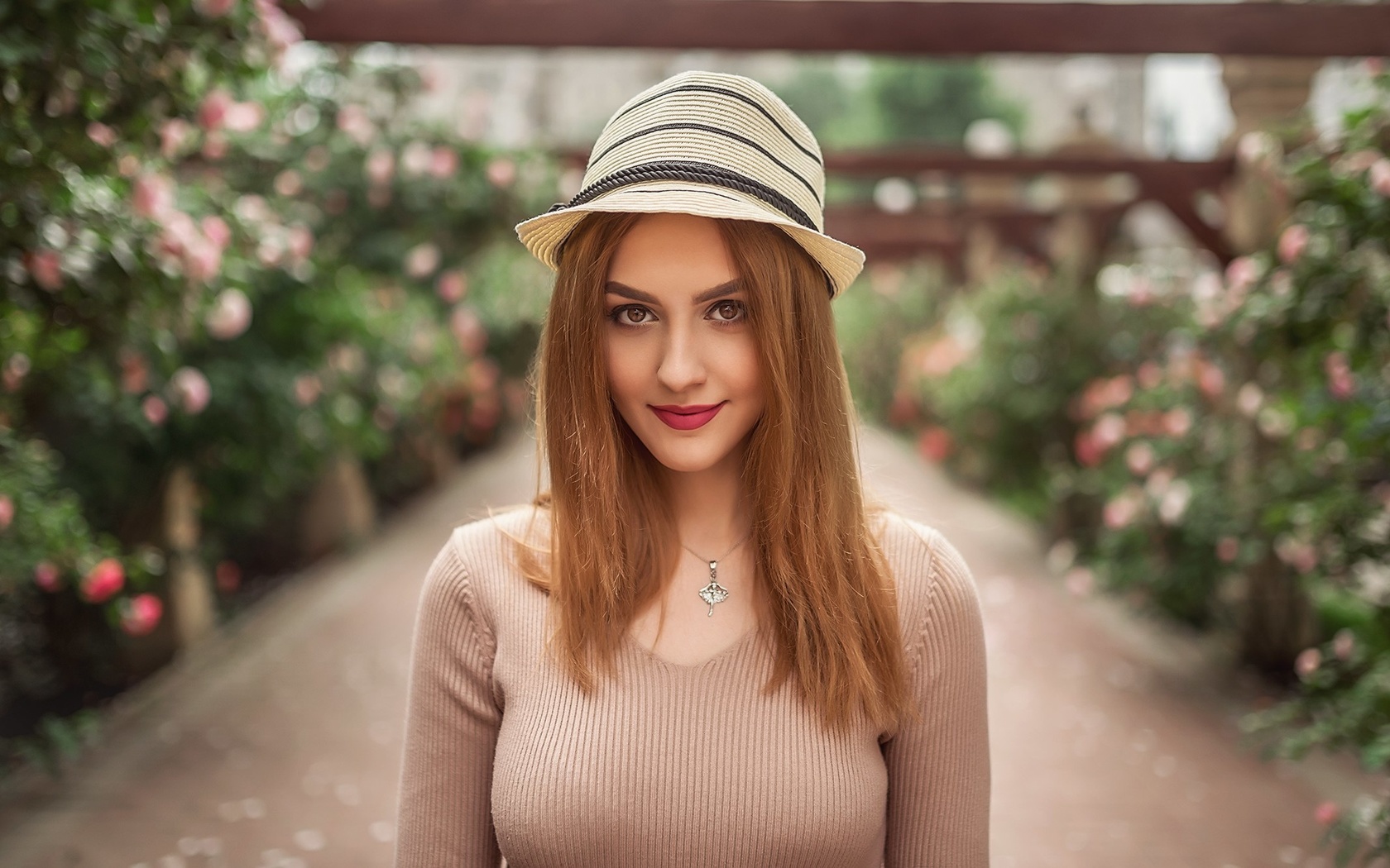 women, portrait, hat, kristina kardava, smiling, women outdoors, necklace, depth of field