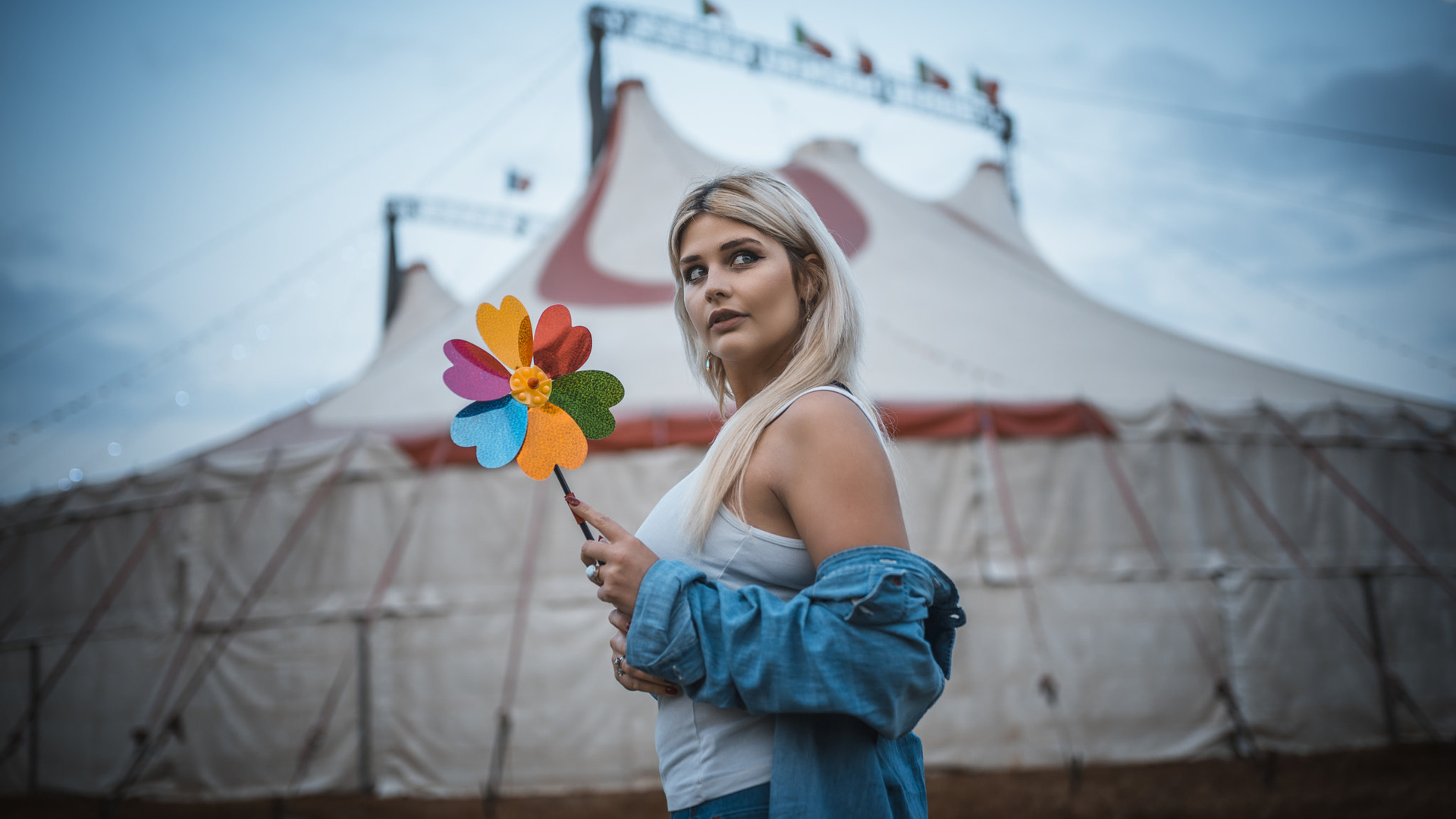 women, blonde, portrait, circus, women outdoors, denim, red nails