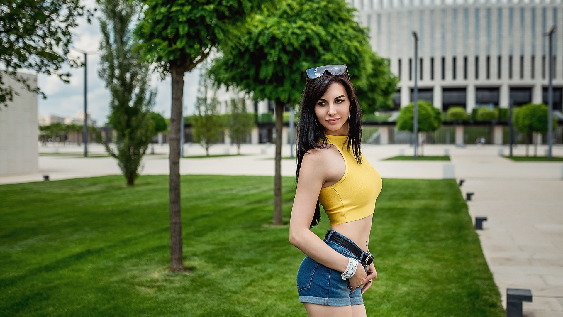 women, lioka grechanova, trees, brunette, jean shorts, belly, women outdoors, grass, portrait, sunglasses, pierced navel, smiling, belt