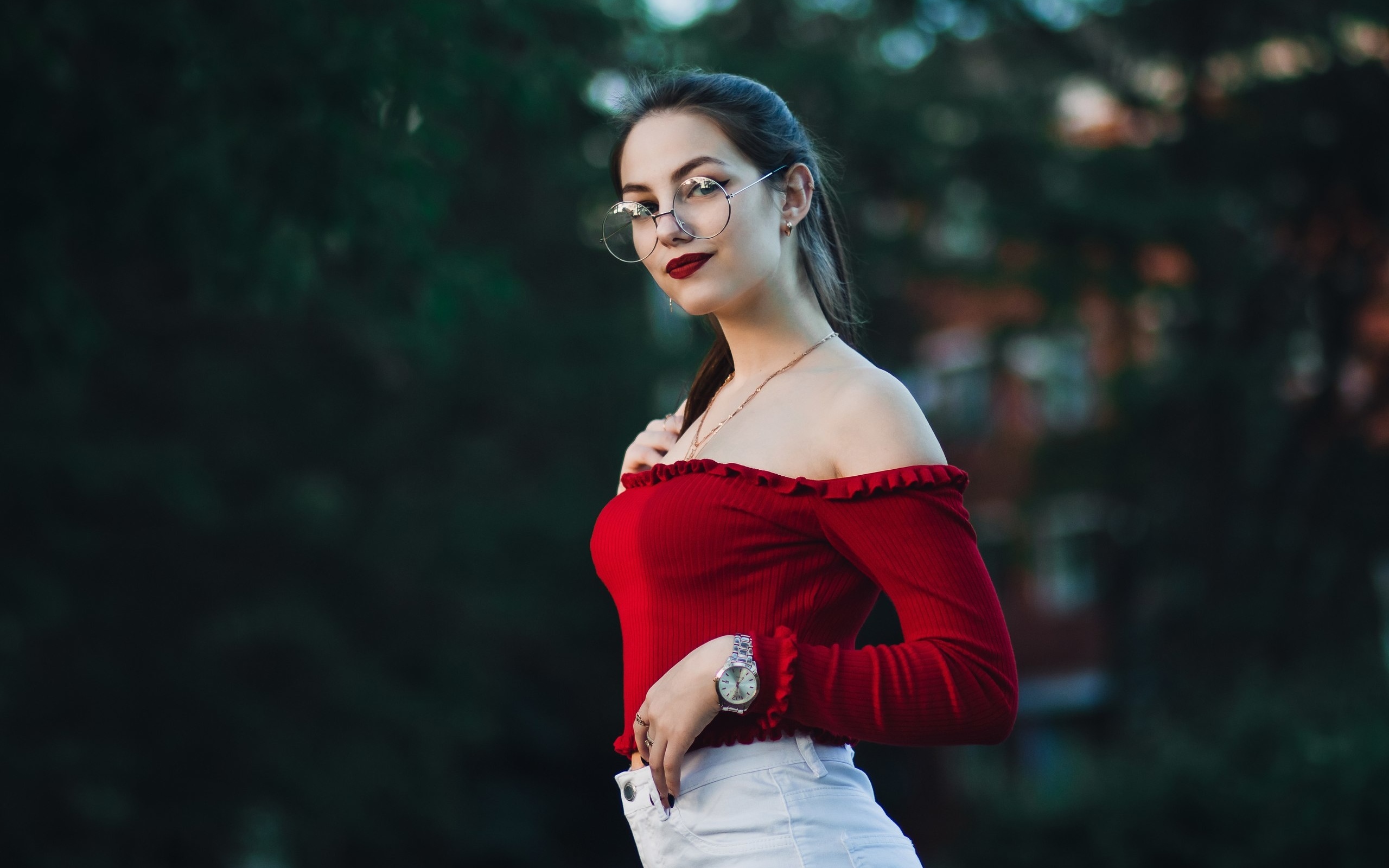 women, portrait, red lipstick, women with glasses, women outdoors, bare shoulders, pants, necklace, smiling, depth of field, black nails, eyeliner