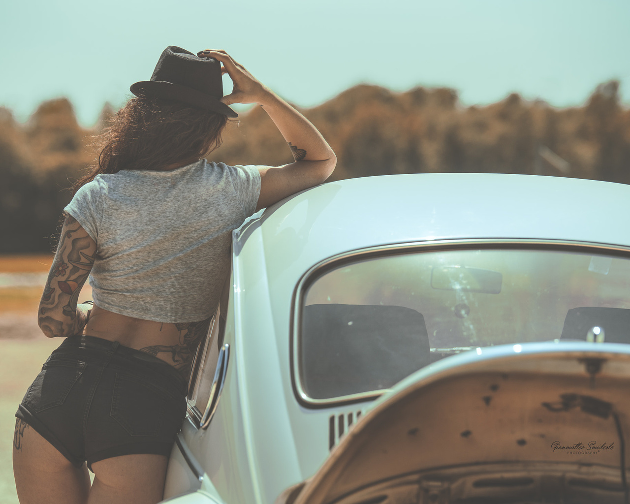 women, hat, ass, jean shorts, the gap, tattoo, women with cars, tanned, back, women outdoors