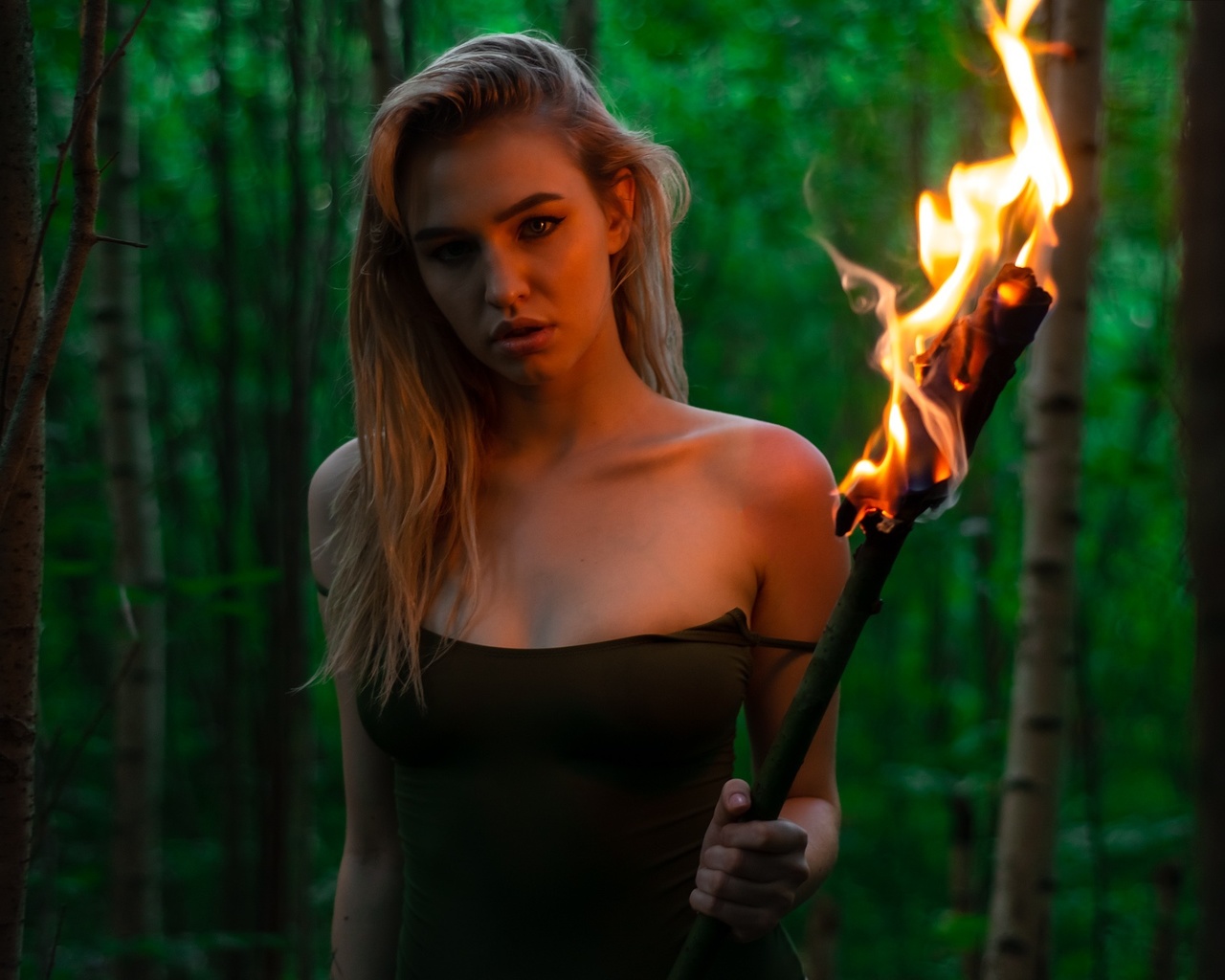 women, torches, blonde, bare shoulders, portrait, eyeliner, juicy lips