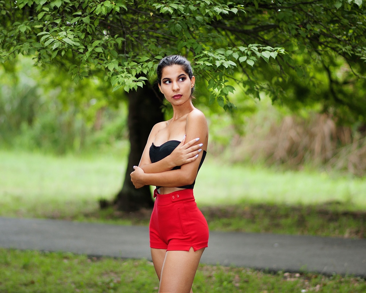 women, portrait, trees, brunette, arms crossed, women outdoors, looking away, grass