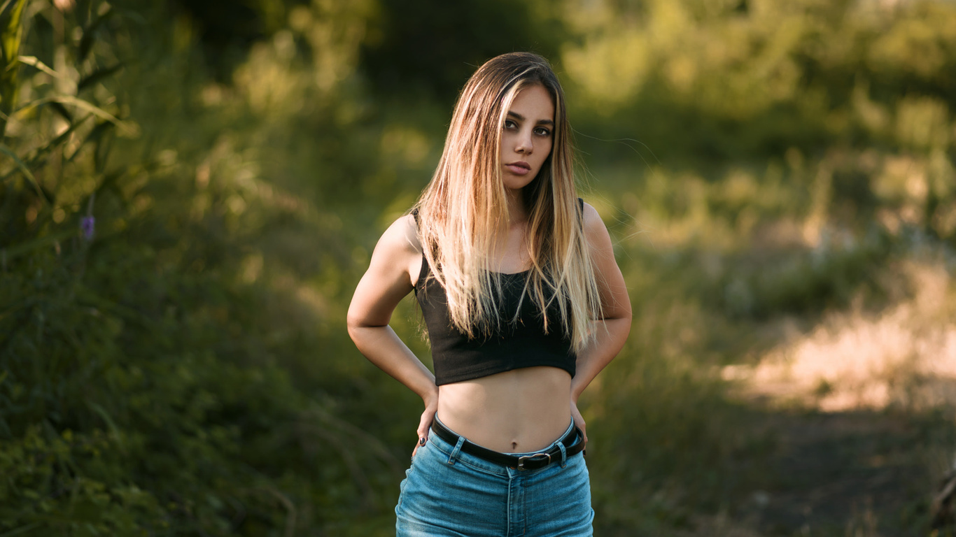 women, blonde, belly, jean shorts, portrait, belt, women outdoors