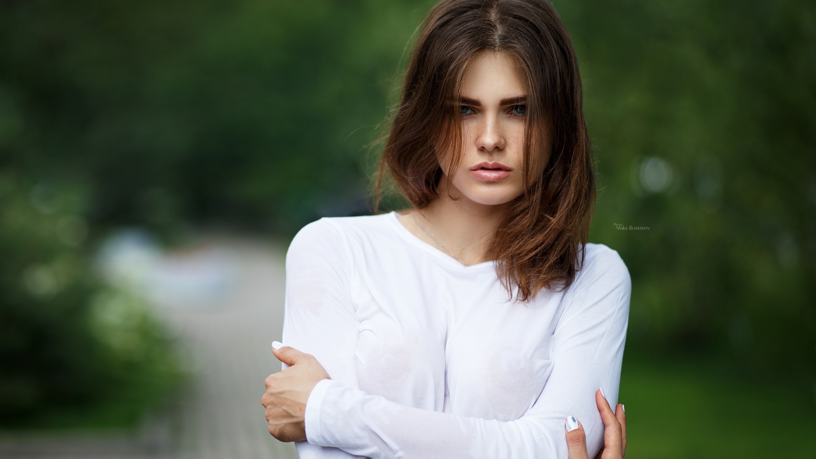 women, maksim romanov, portrait, arms crossed, women outdoors