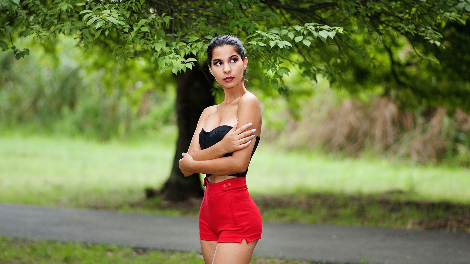 women, portrait, trees, brunette, arms crossed, women outdoors, looking away, grass