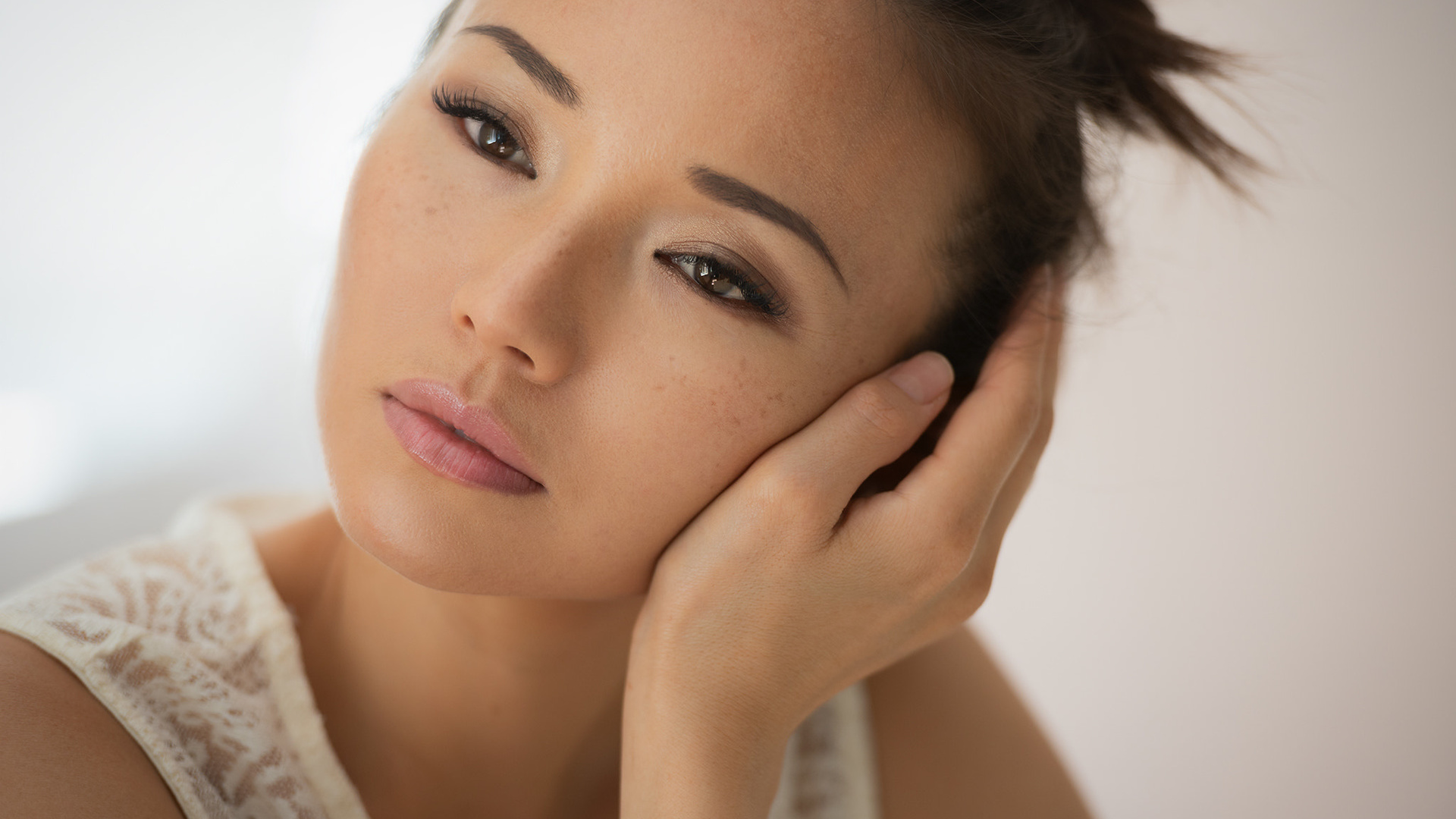 women, mark prinz, portrait, freckles, pink lipstick