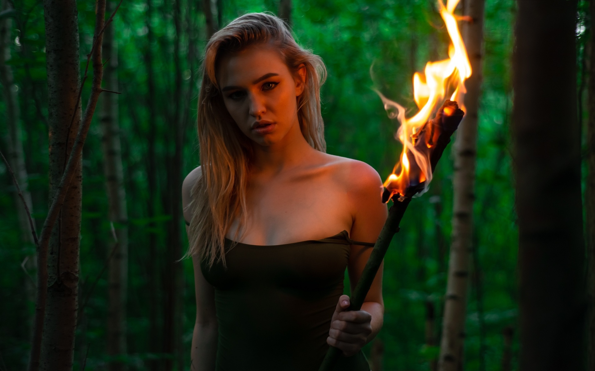 women, torches, blonde, bare shoulders, portrait, eyeliner, juicy lips