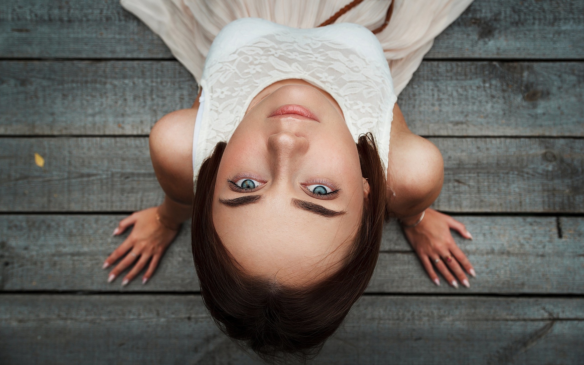 women, portrait, bridge, women outdoors, sitting, blue eyes, top view, face