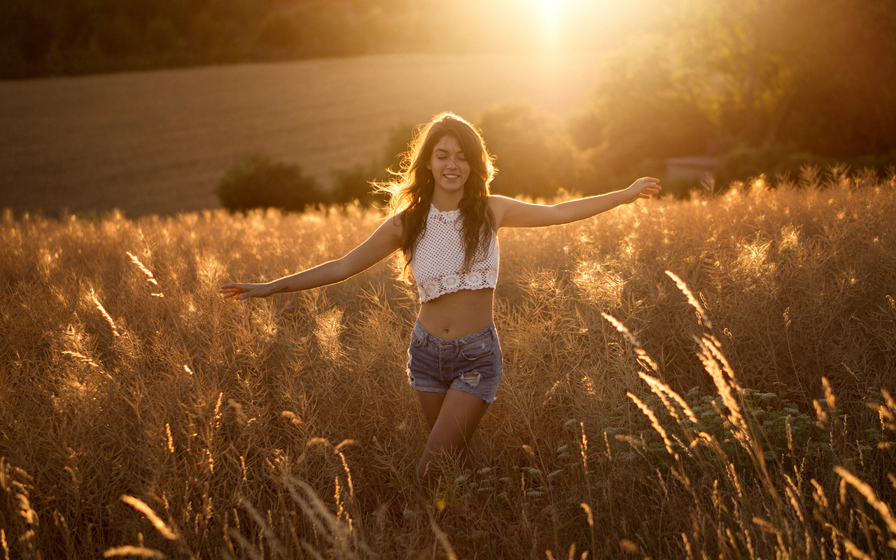 women, martin kuhn, portrait, belly, jean shorts, smiling, sunset, women outdoors