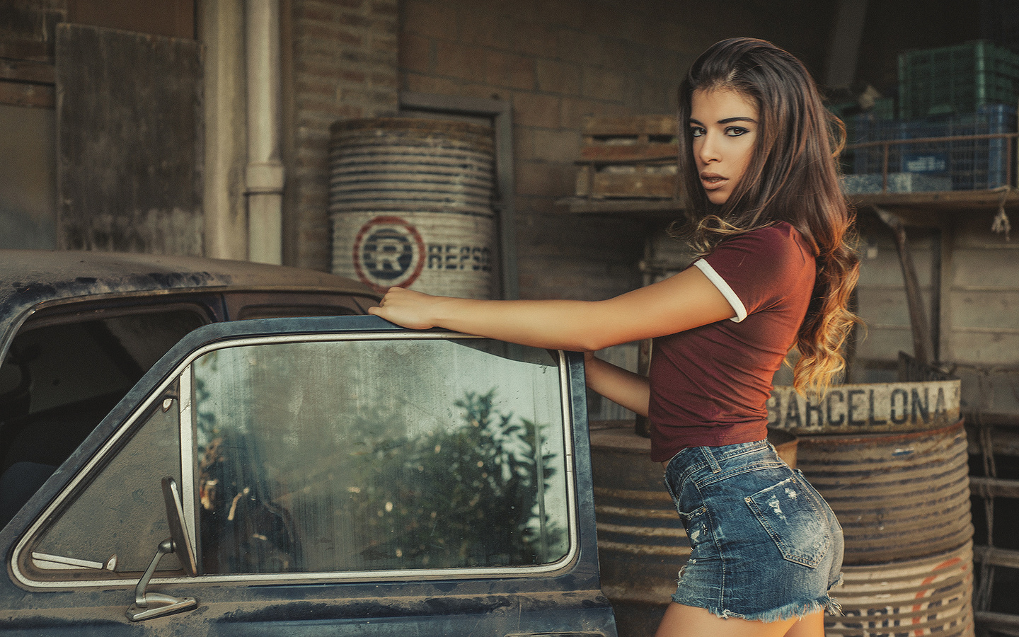 women, tanned, jean shorts, ass, women with cars, t-shirt, portrait