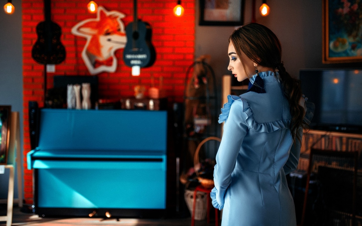 women, blue dress, portrait, piano, guitar, tv