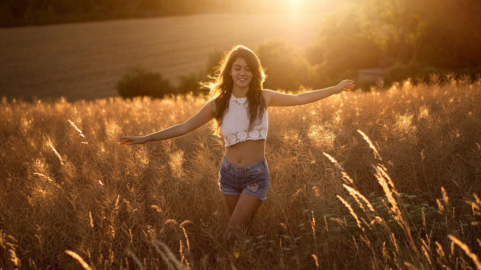 women, martin kuhn, portrait, belly, jean shorts, smiling, sunset, women outdoors