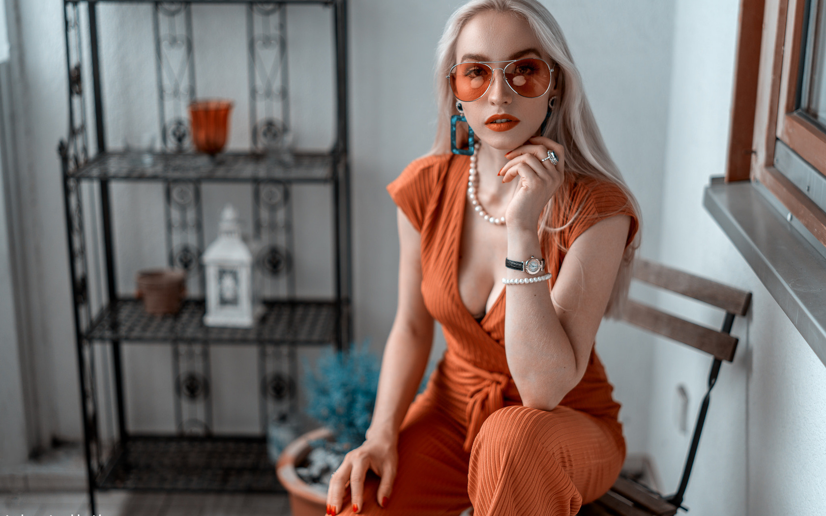 lara waltemode, women, andreas-joachim lins, sitting, portrait, red nails, pearl necklace, chair, sunglasses