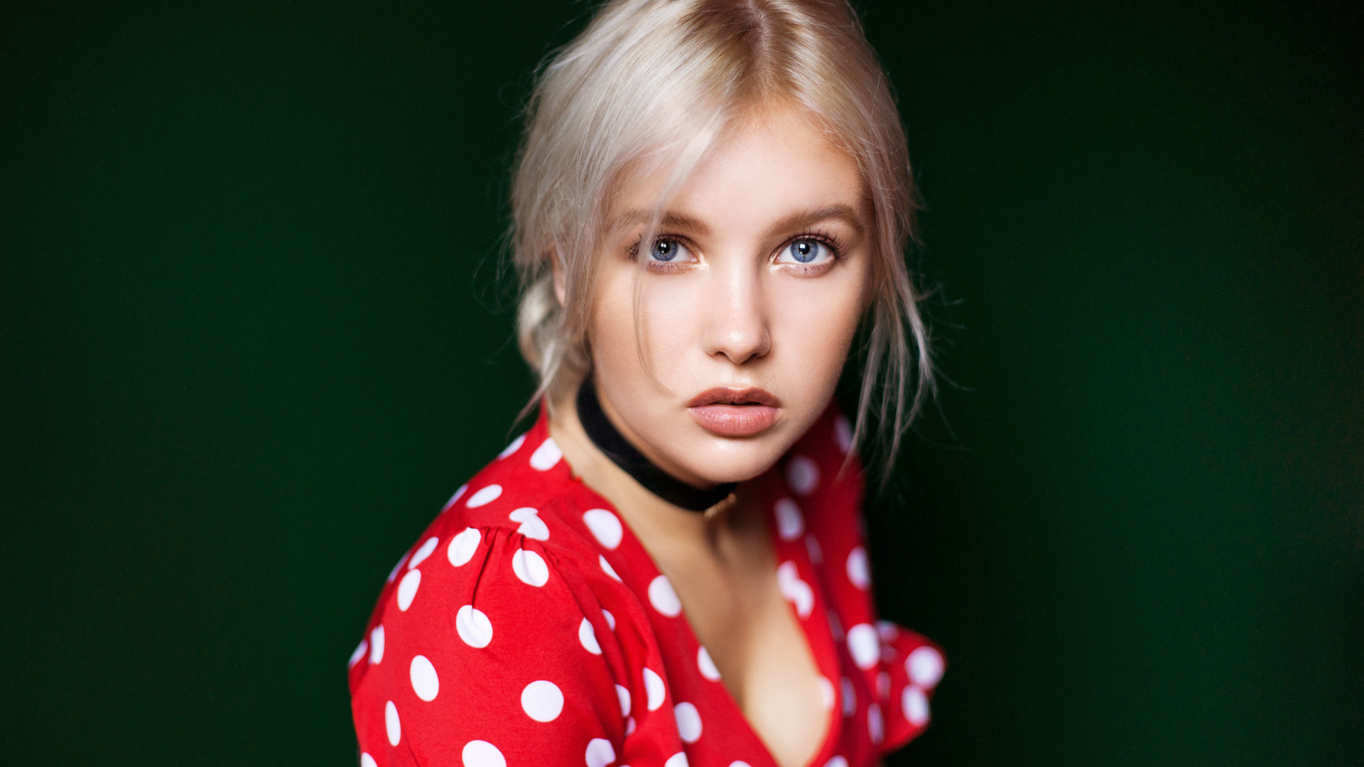 women, christina artemyeva, maxim maximov, polka dots, green background, blue eyes, face