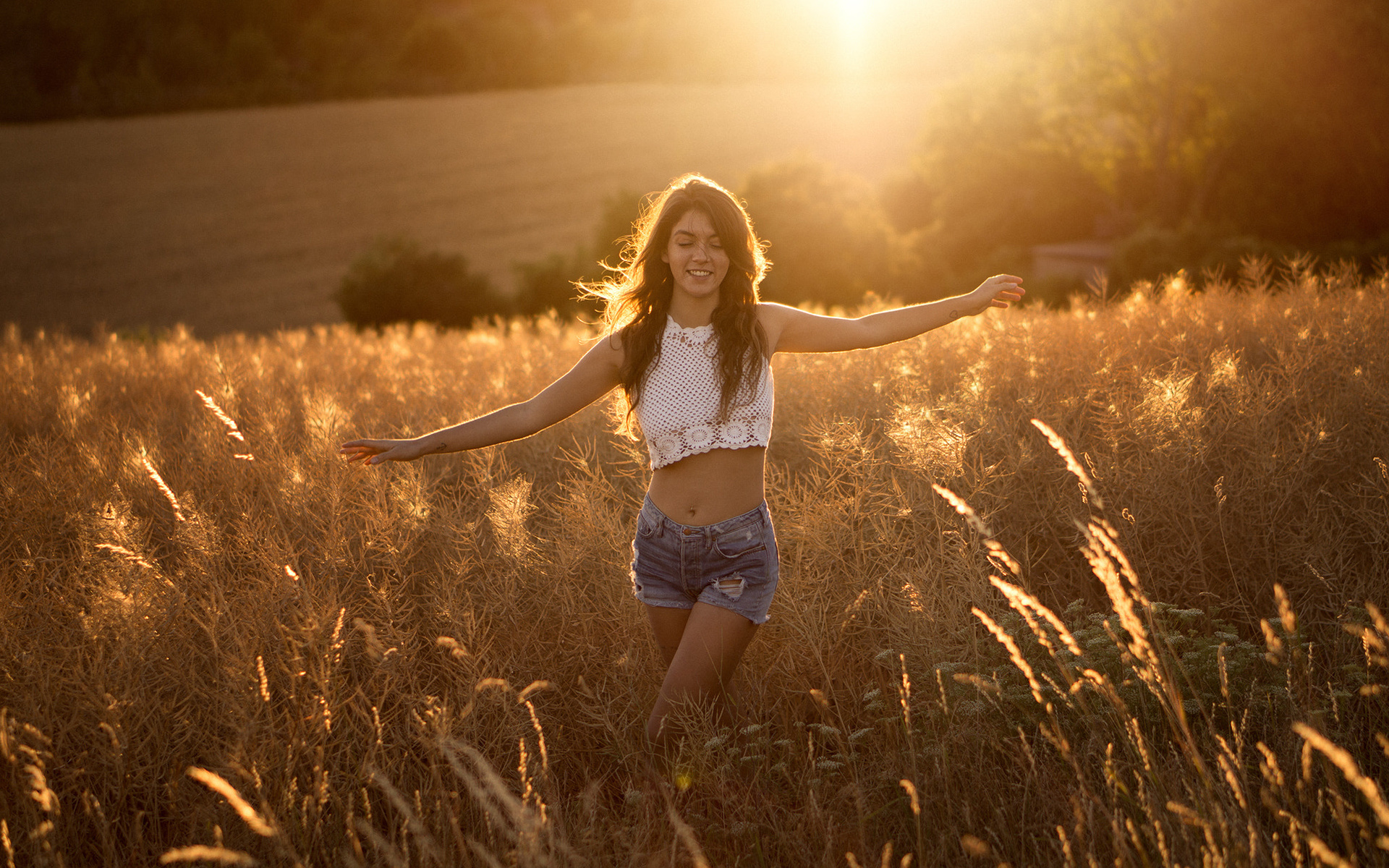 women, martin kuhn, portrait, belly, jean shorts, smiling, sunset, women outdoors