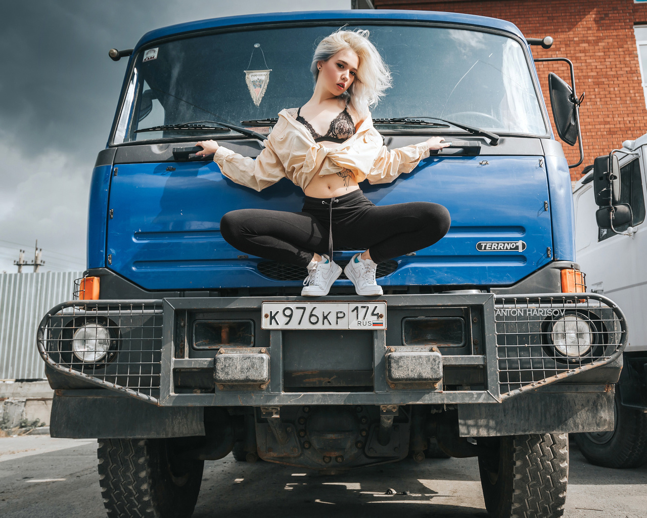 women, blonde, dyed hair, anton harisov, trucks, sneakers, black bras, squatting, nike, tattoo