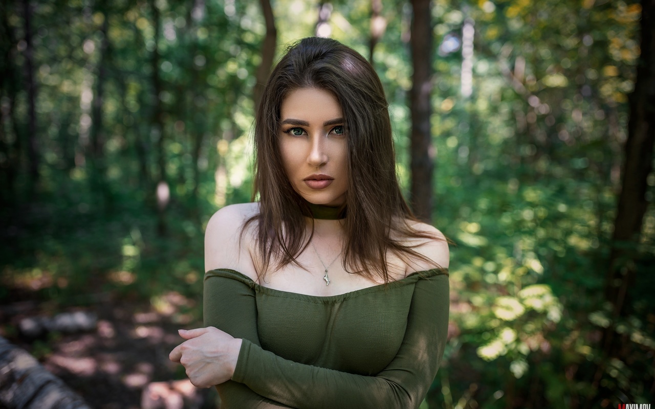 women, portrait, eyeliner, green eyes, necklace, bare shoulders, trees, stanislav maximov