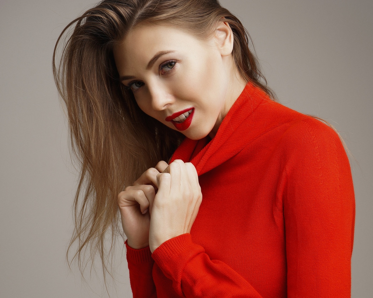 katerina bolinger, red lipstick, women, portrait, simple background, smiling