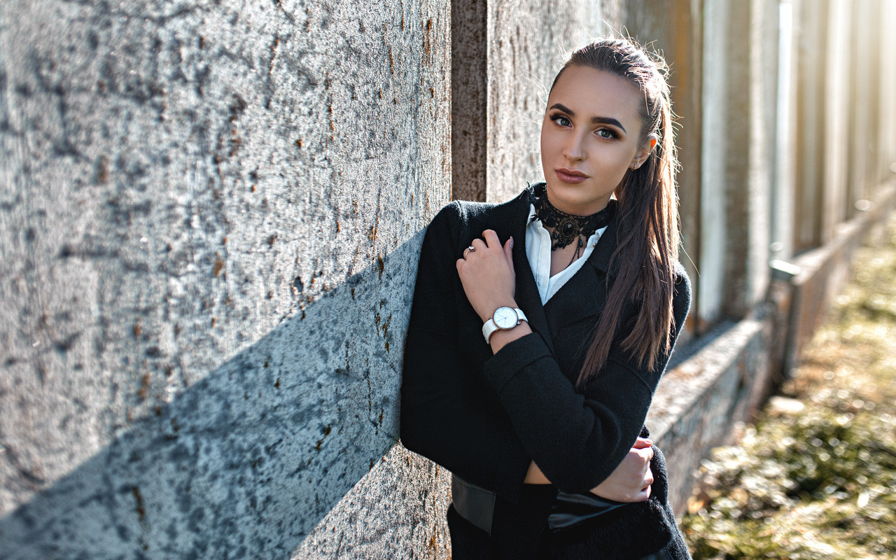 women, portrait, wall, women outdoors, depth of field