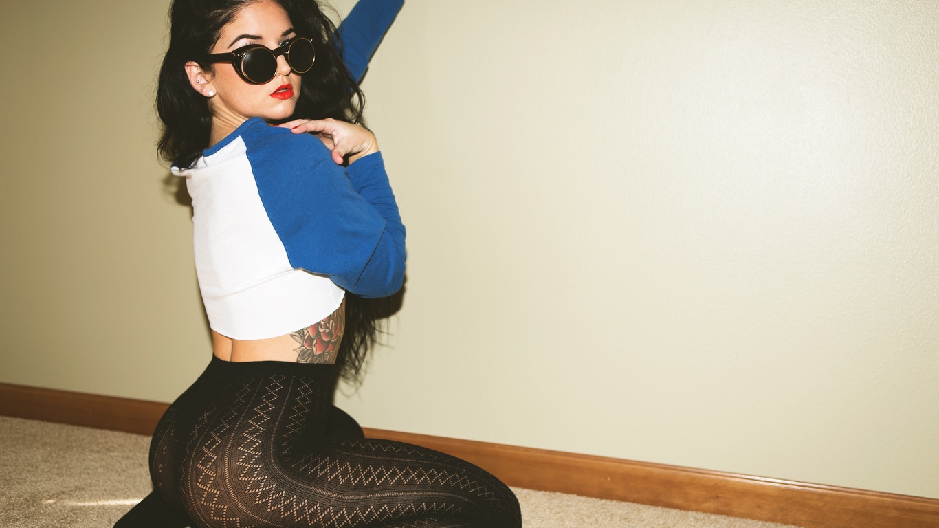 brunette, women with glasses, tattoo, ass, kneeling, pantyhose, wall, justin swain