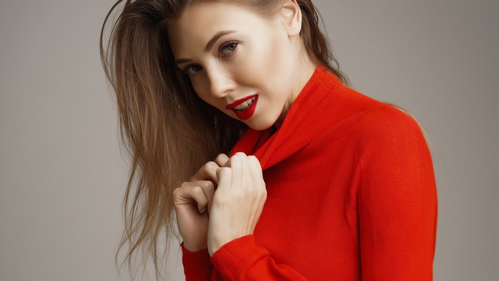 katerina bolinger, red lipstick, women, portrait, simple background, smiling