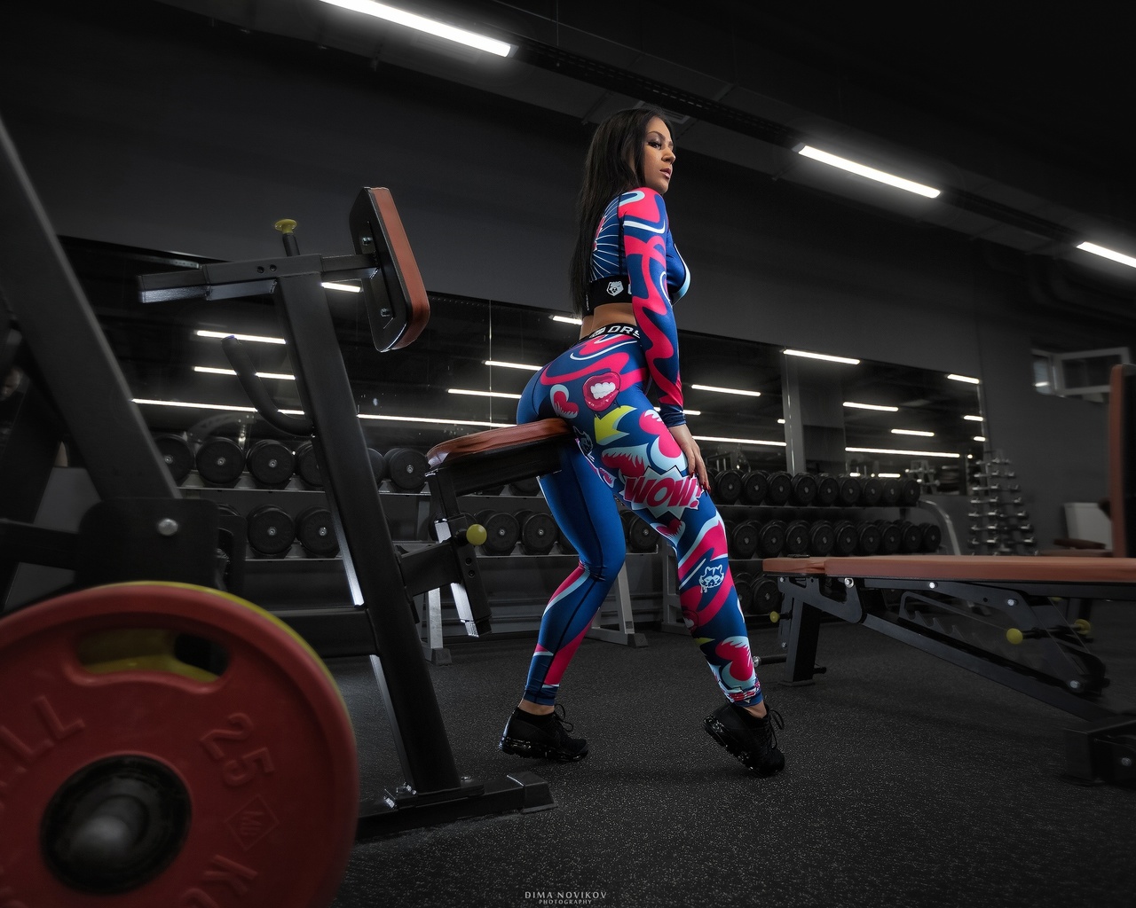 women, gyms, sportswear, sneakers, dumbbells