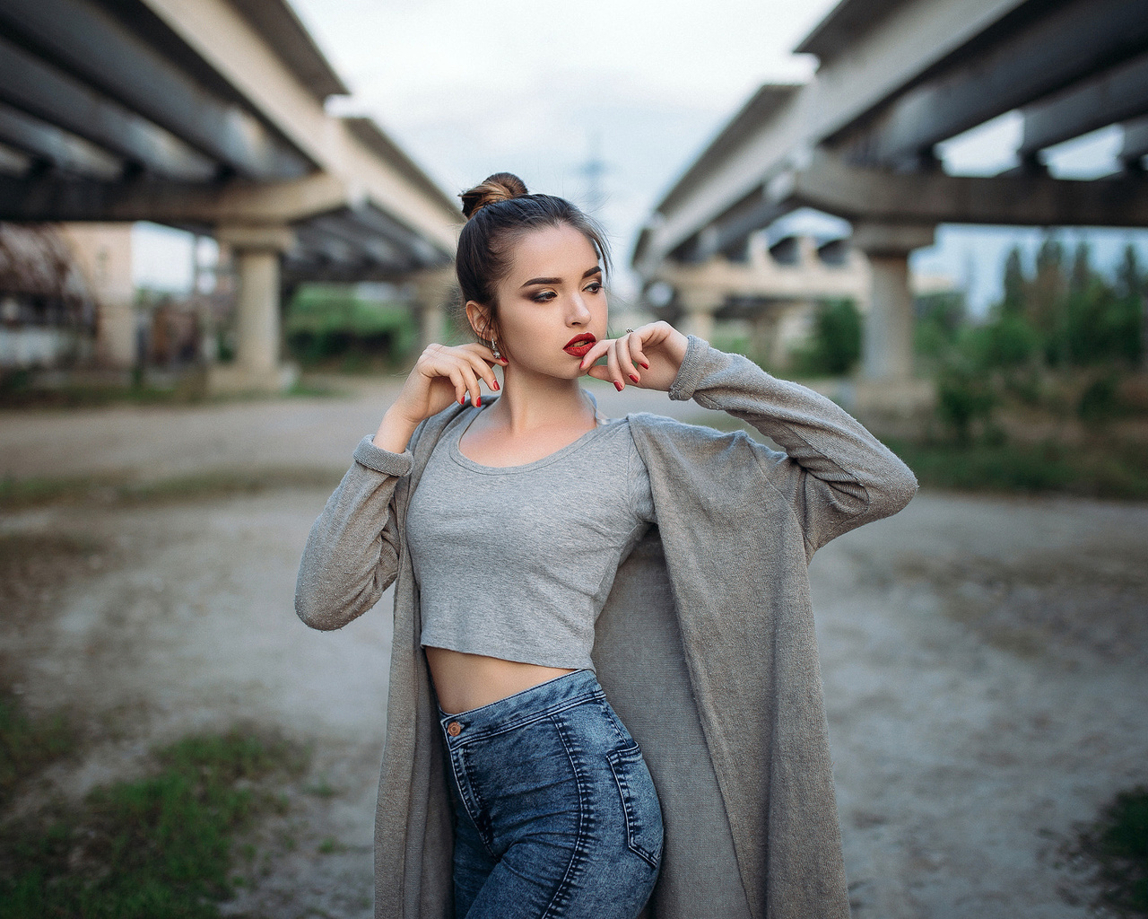 women, red lipstick, jeans, hairbun, red nails, women outdoors, portrait