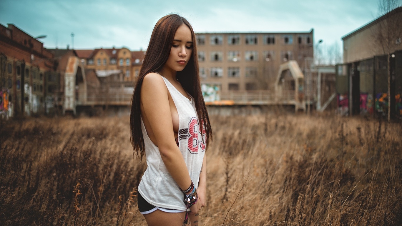 women, model, long hair, women outdoors, t-shirt, shorts, portrait, sideboob, miro hofmann