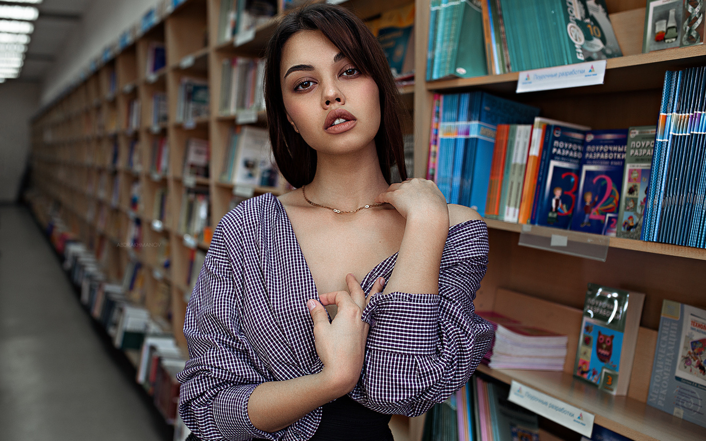 women, portrait, books, necklace, brunette, lenar abdrakhmanov