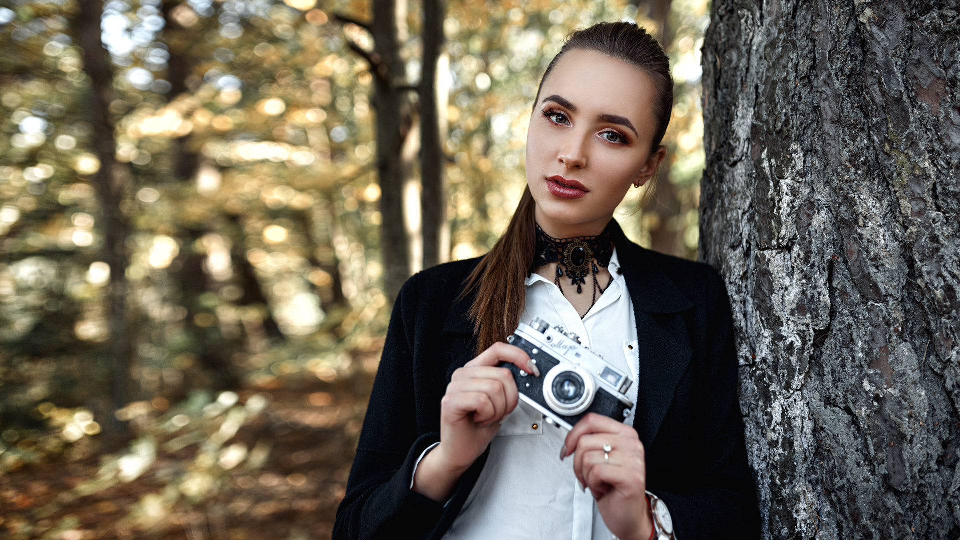 women, portrait, trees, camera, women outdoors, bokeh