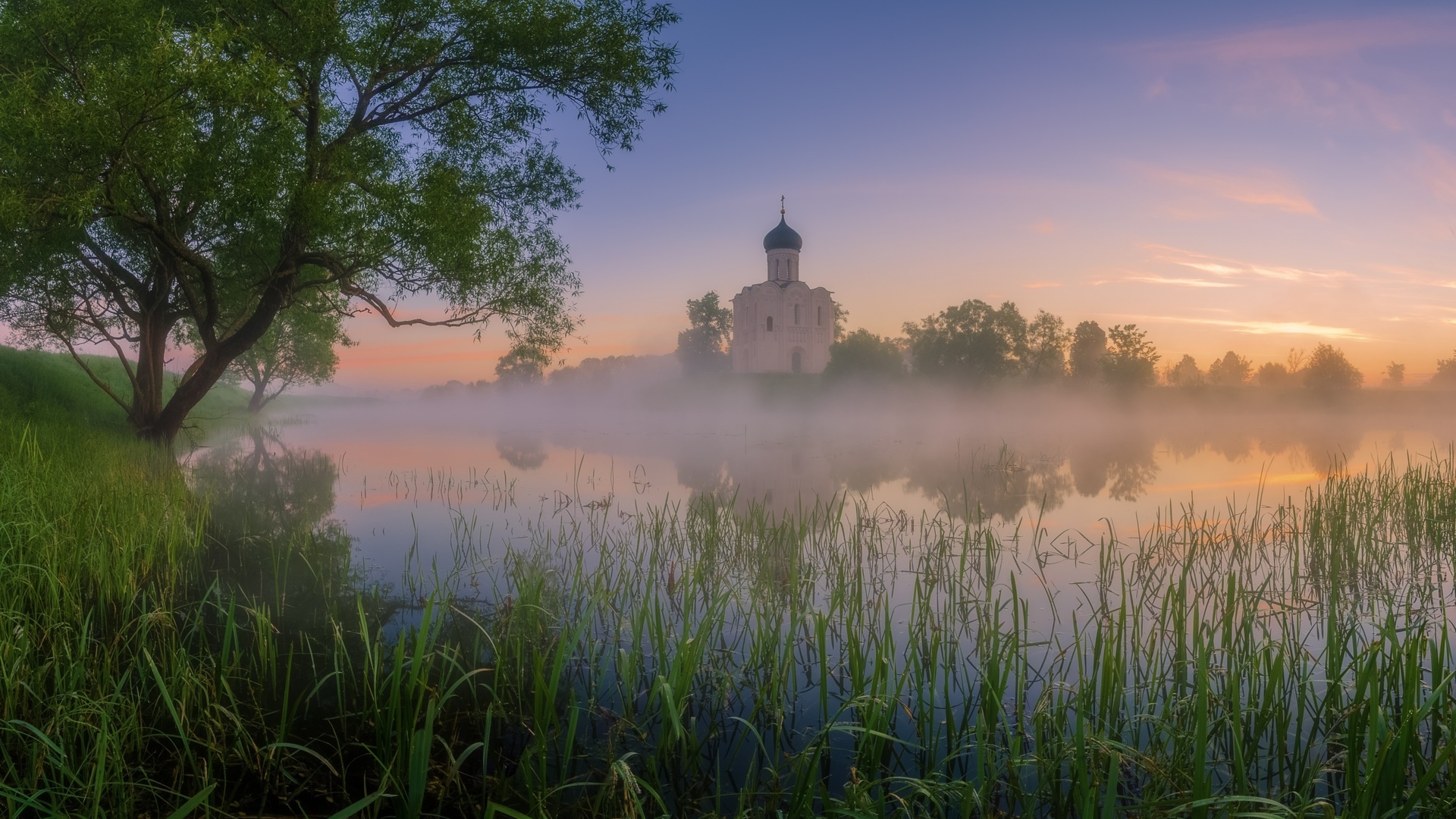 Фото природы с церковью