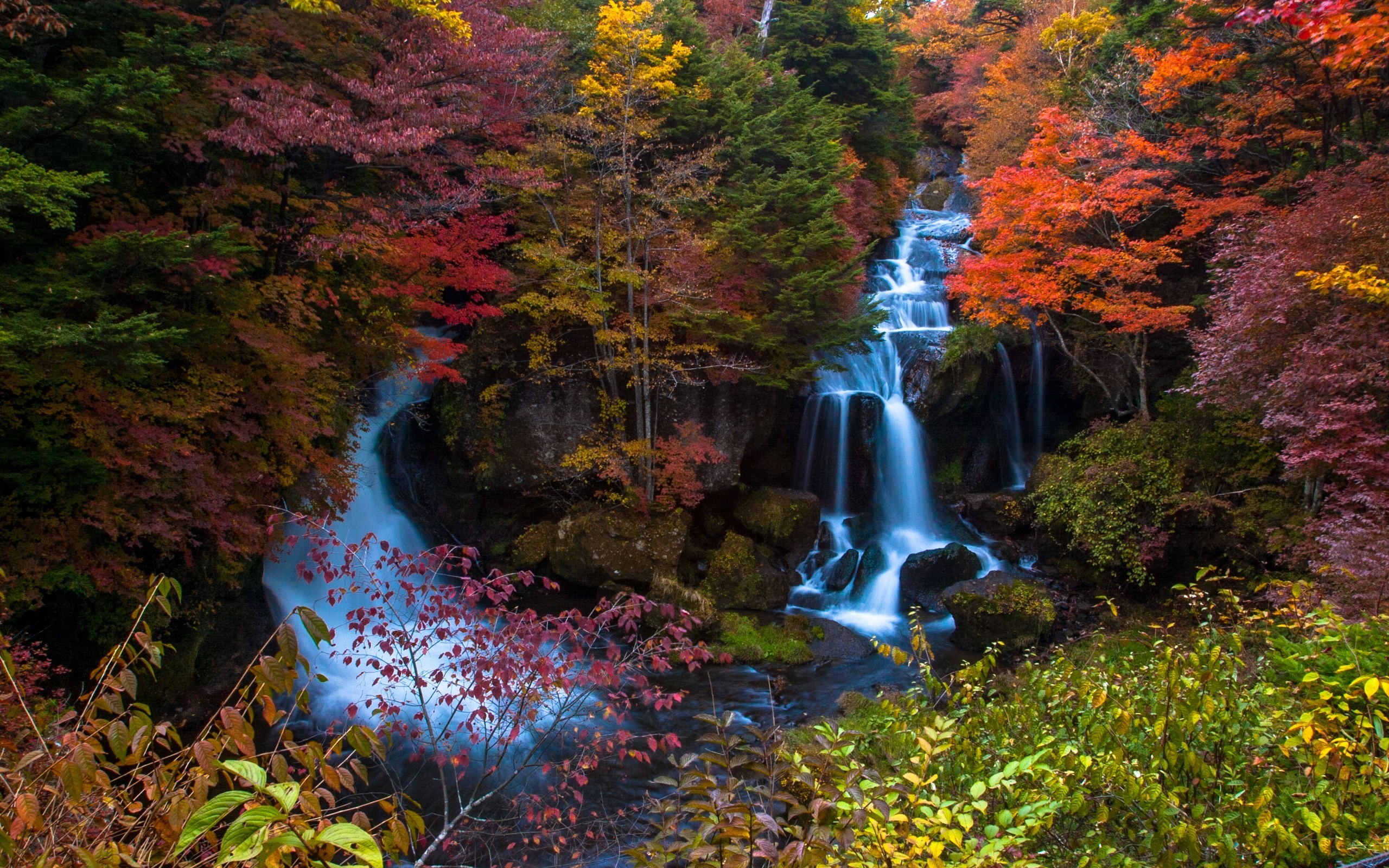Горный водопад Япония