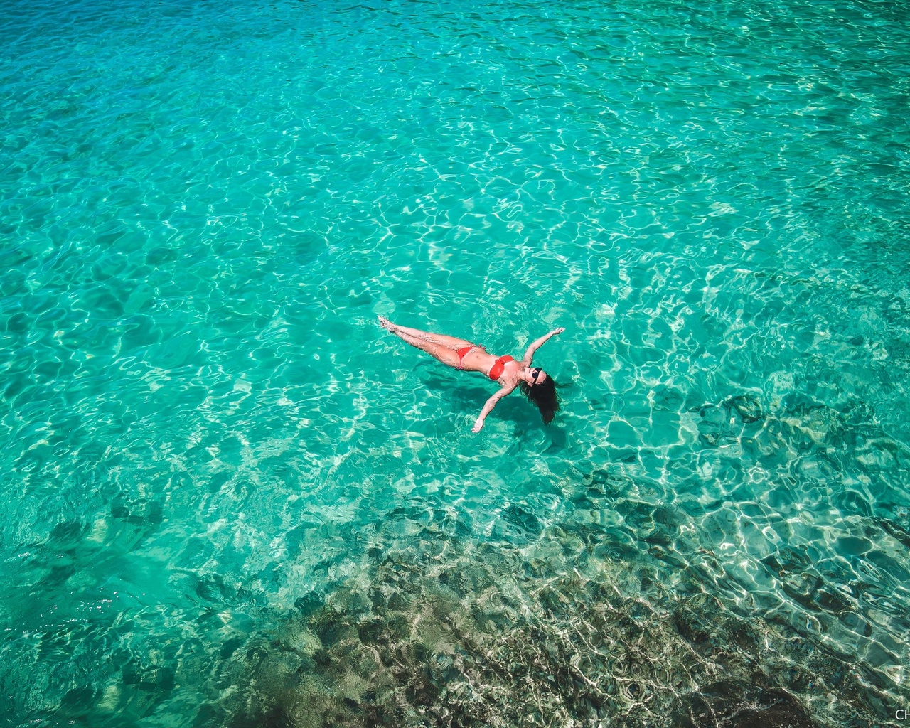 ivan chinilov, women, women with shades, women outdoors, bikini, sea, wate