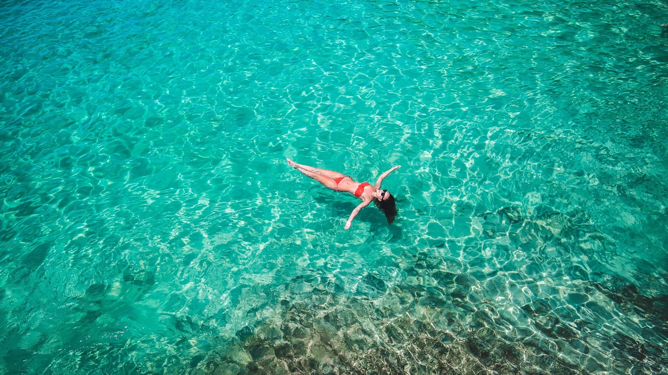 ivan chinilov, women, women with shades, women outdoors, bikini, sea, wate