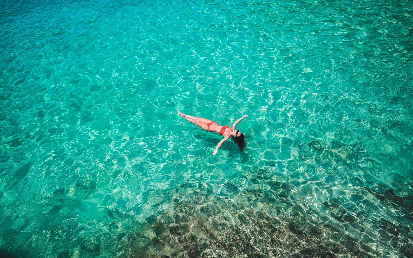 ivan chinilov, women, women with shades, women outdoors, bikini, sea, wate