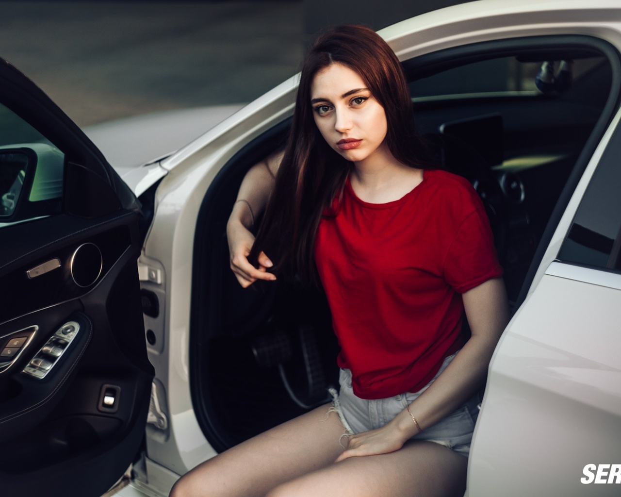 women, portrait, jean shorts, women outdoors, t-shirt, women with cars, sitting